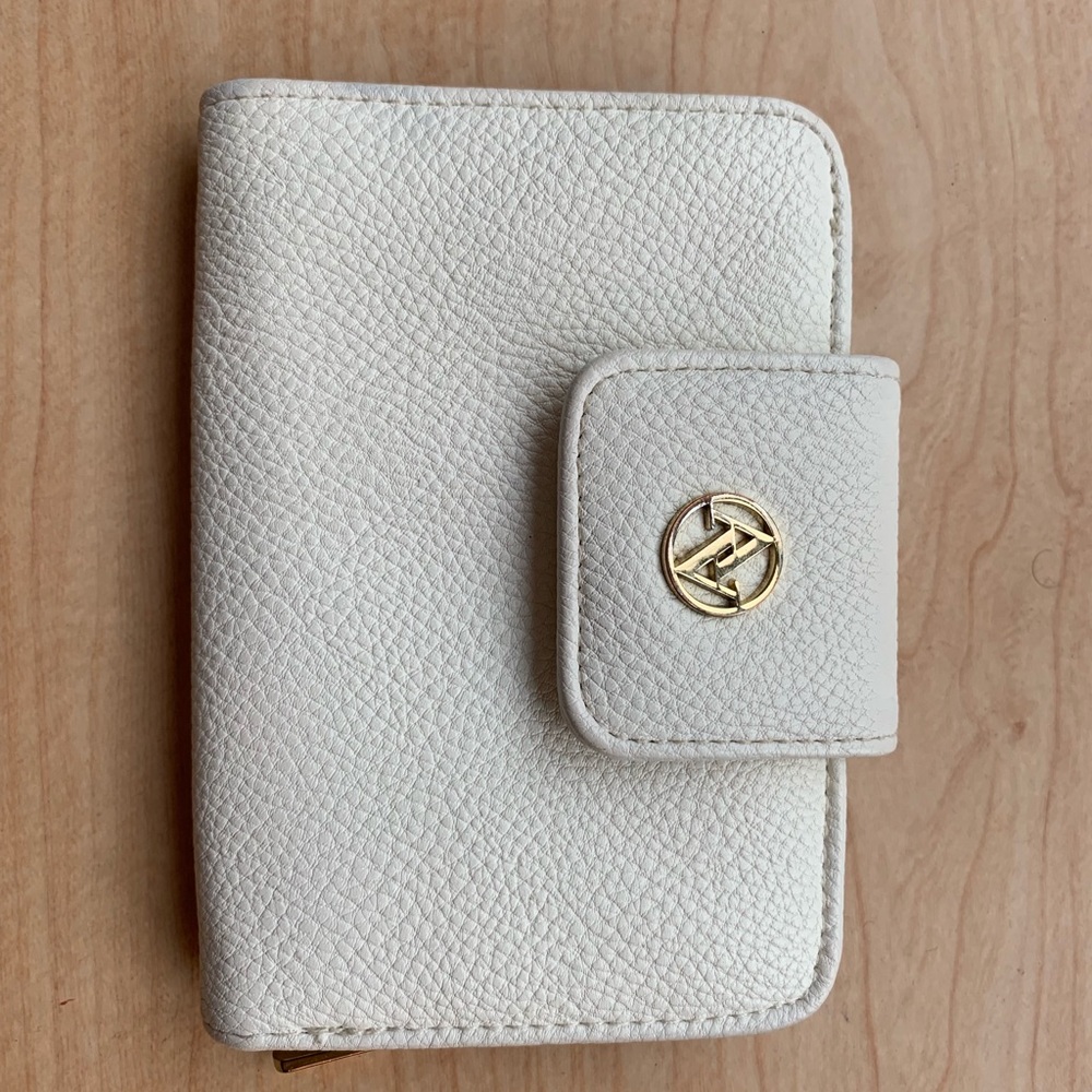 Adrienne Vittadini Off-White Wallet